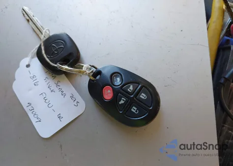 2012 Toyota Sienna Xle V6 8 Passenger from USA, damaged, VIN 5TDYK3DC0CS266400